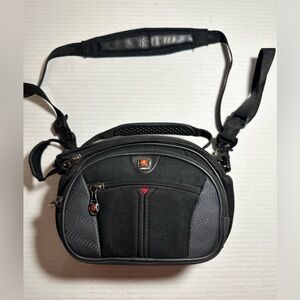 Wenger‎ Swiss Gear The Sherpa LG Cam CSE Neopro Medium Padded Camera Bag Black